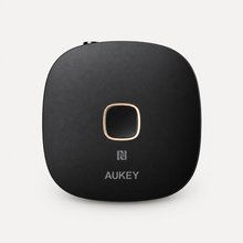 AUKEY устройство на светлосив фон
