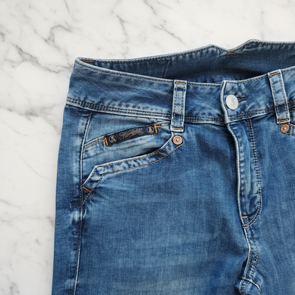 Front pocket detail